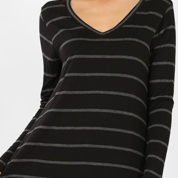 💜 New Black & Charcoal V-Neck Top - Picture 2 of 4